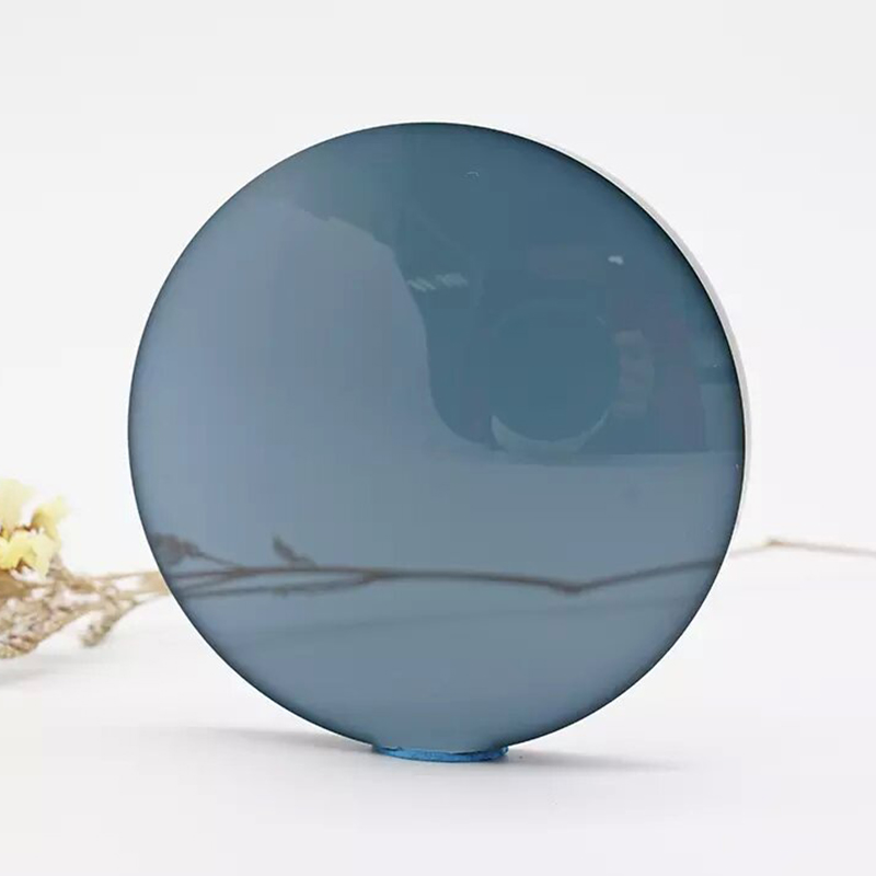 1,60 puolivalmis fotokrominen yksinäkölinssi