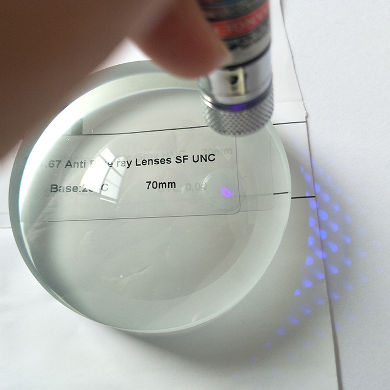 1,67 Sininen puolivalmis Single Vision -linssi