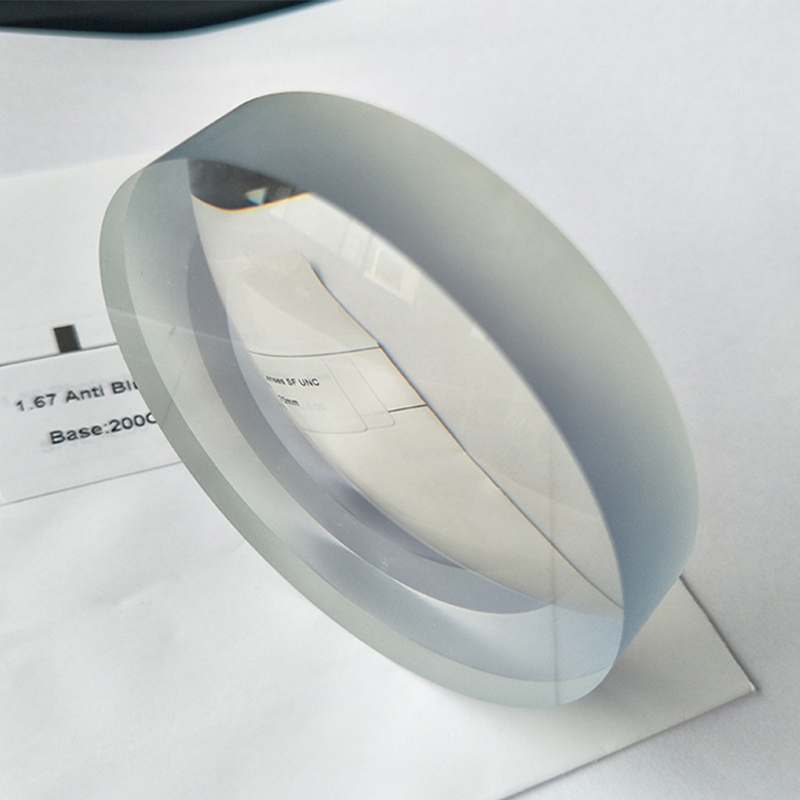 1,67 Sininen puolivalmis Single Vision -linssi